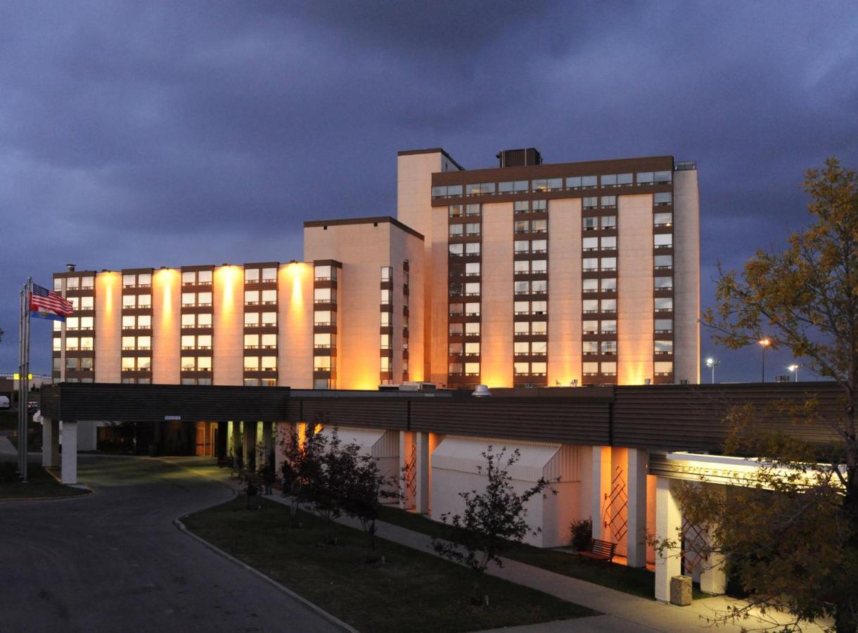Best Western Premier Calgary Plaza Hotel & Conference Centre Exterior photo
