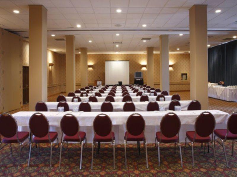 Best Western Premier Calgary Plaza Hotel & Conference Centre Facilities photo